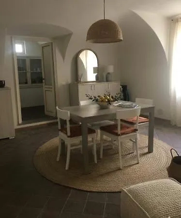 The River House Апартаменты *